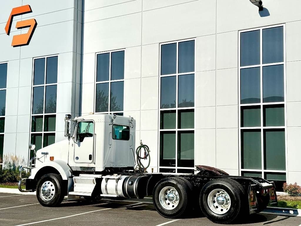 2020 Kenworth T8 Series image 6