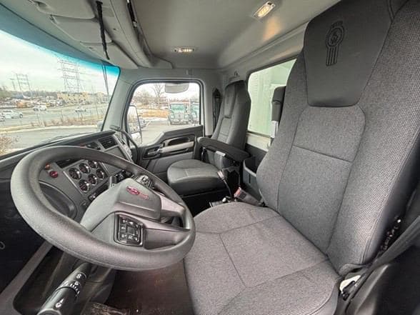 2026 Kenworth T880 image 12