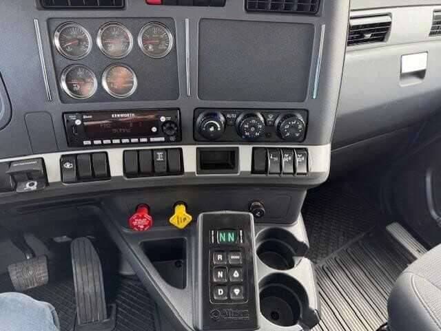 2024 Kenworth T880 image 7