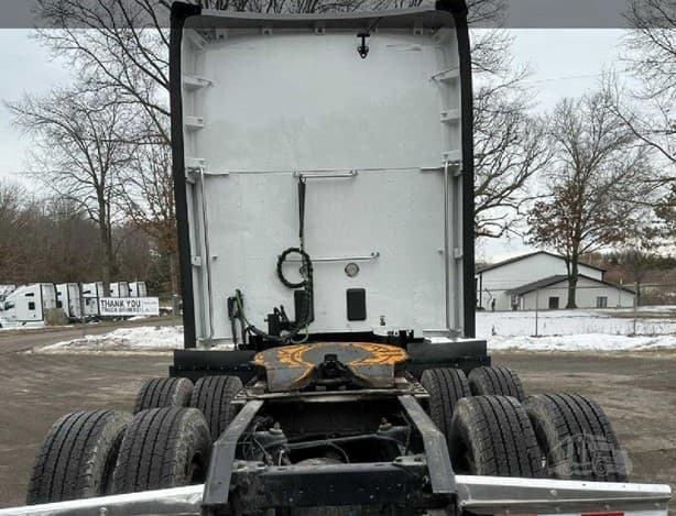 2021 Kenworth T680 image 4