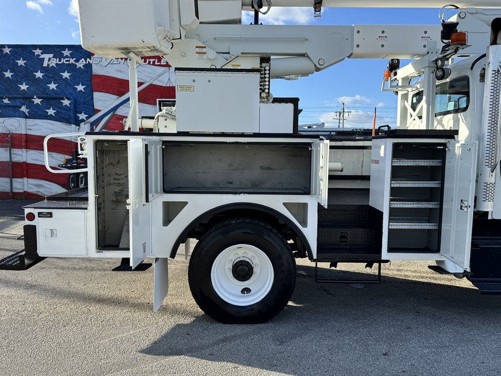 2015 Freightliner M2 106 image 15
