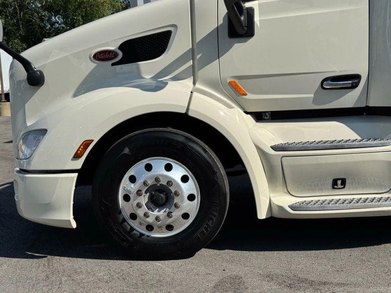 2022 Peterbilt 579 image 21