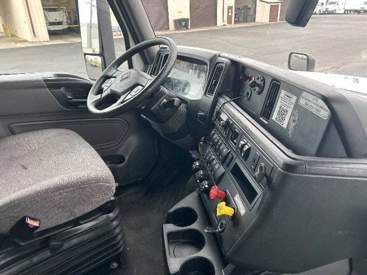 2023 International LT62F image 7