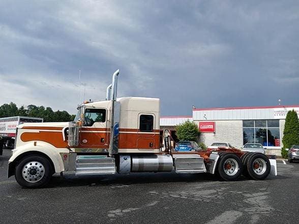2025 Kenworth W9 Series image 3