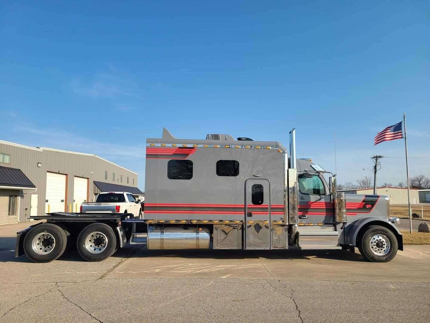 2025 Peterbilt 589 image 5