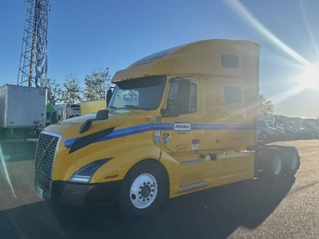 2022 Volvo VNL image 3