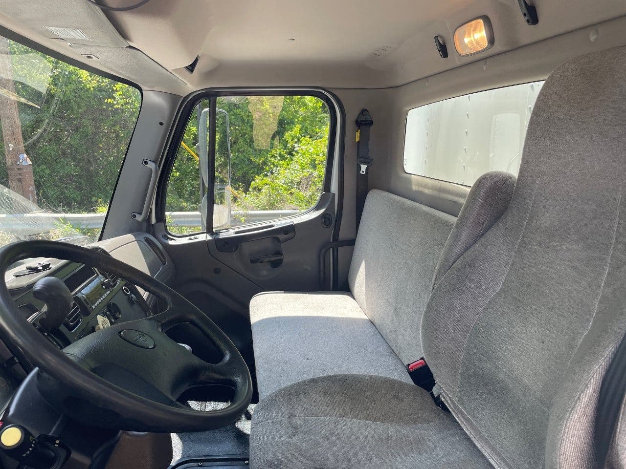 2022 Freightliner M2106 image 19