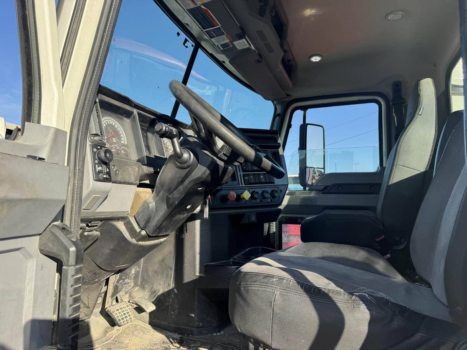 2019 Mack Anthem 64T Day Cab Truck - MP8 455HP, 12 Speed M Drive Amt image 10
