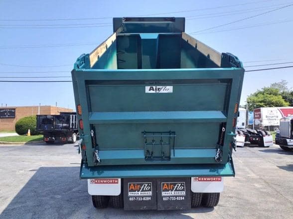 2025 Kenworth T880 image 15