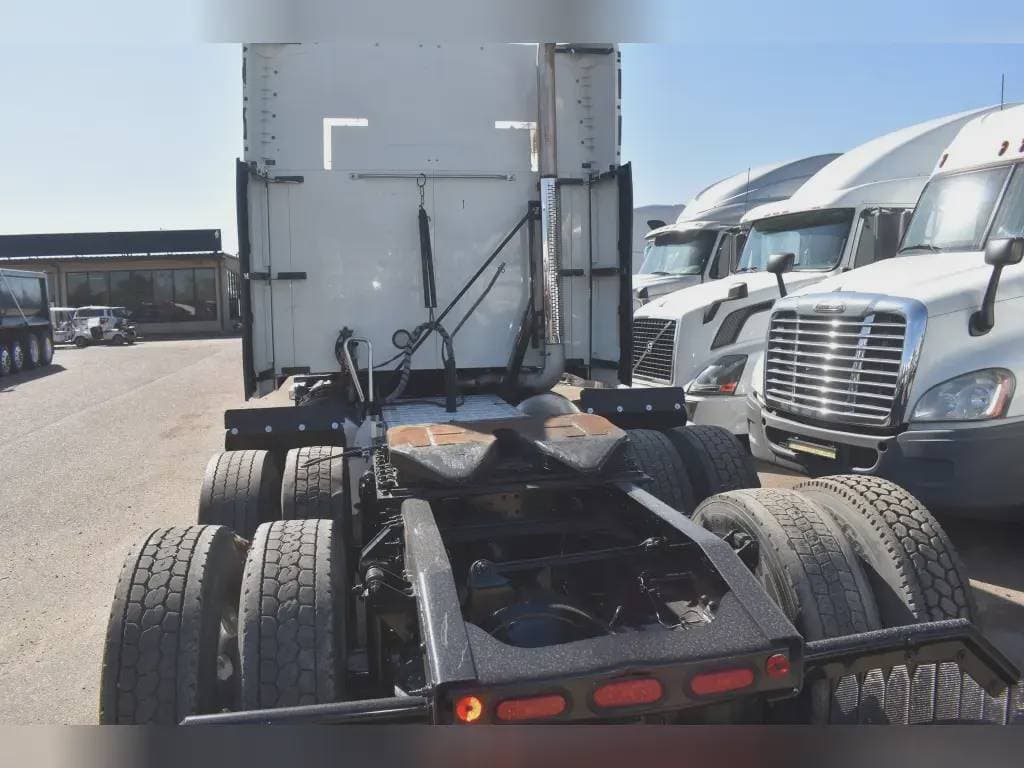Used 2020 MACK Conventional - Sleeper Truck image 5