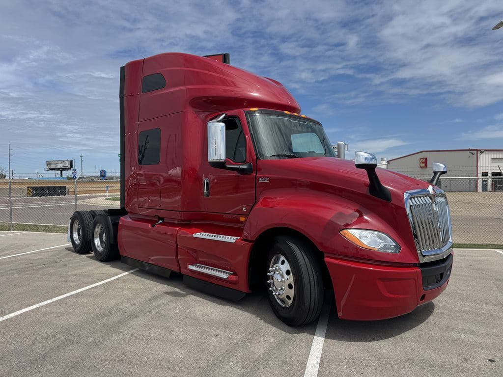 Used 2021 INTERNATIONAL LT625 image 9
