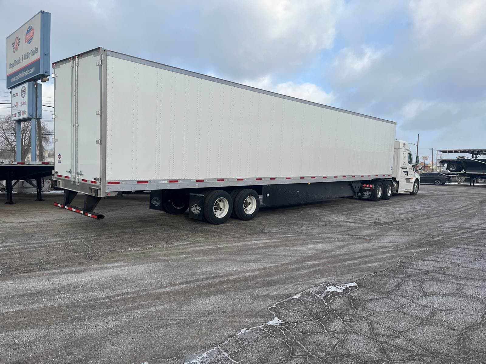 2026 Utility 53` Dry Van image 3