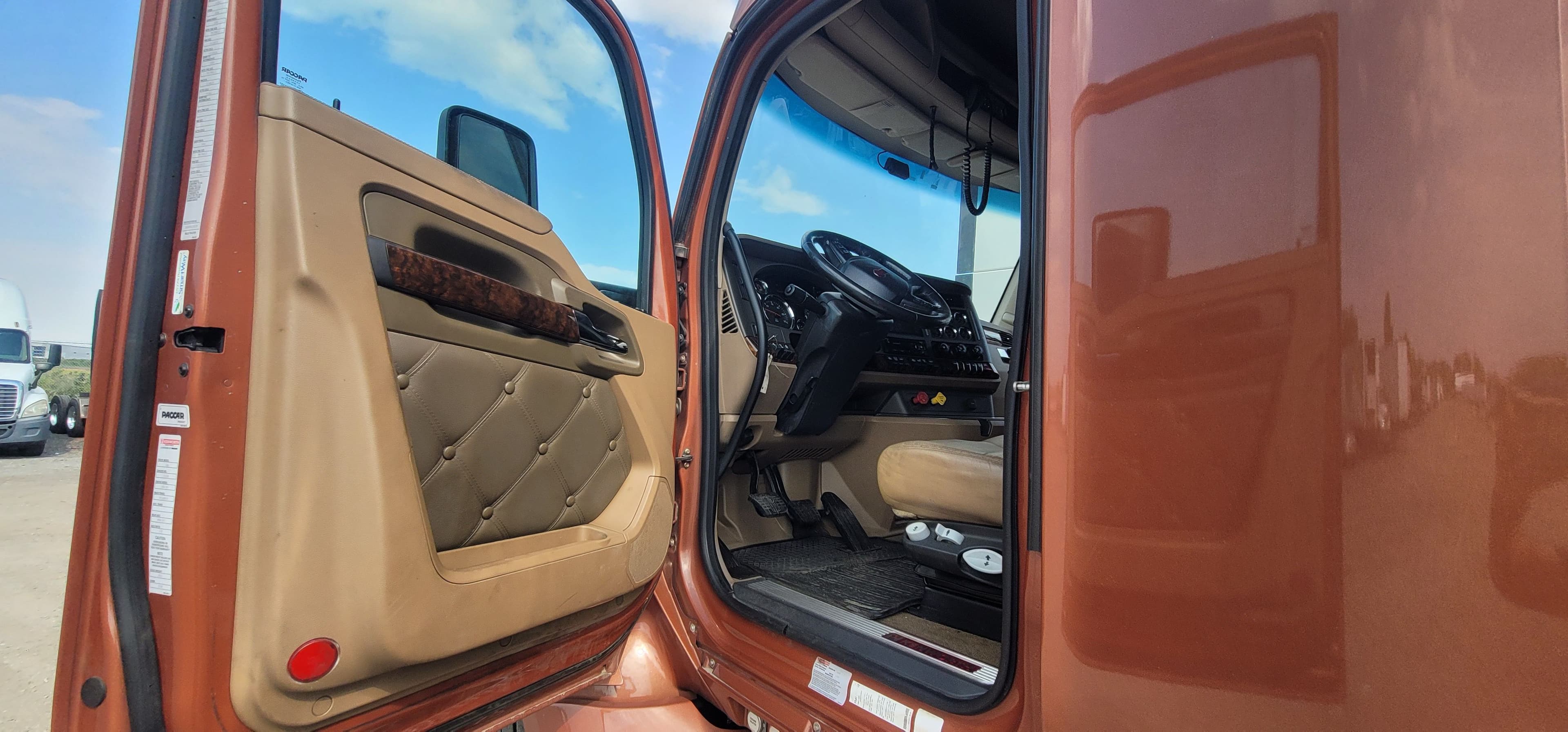 2018 Kenworth T680 image 12