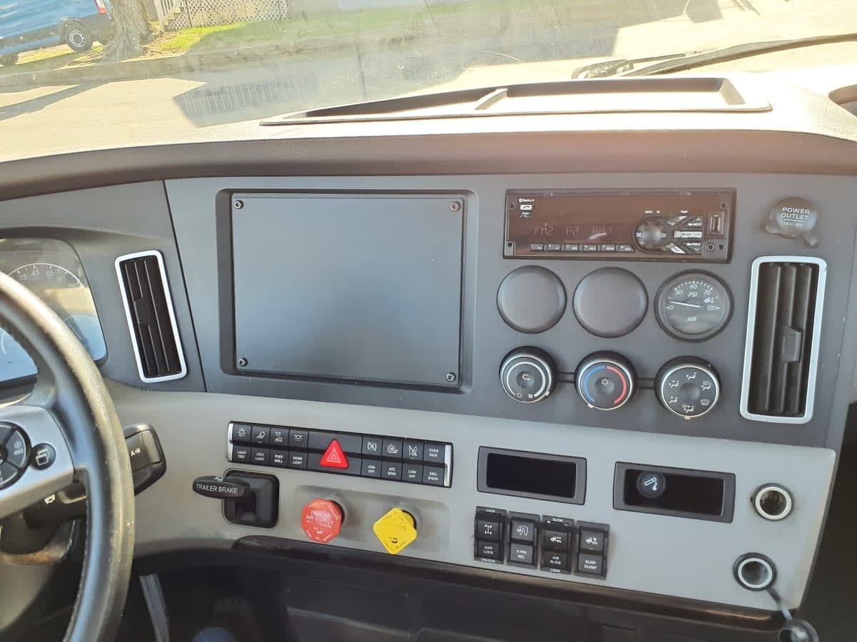 Used 2019 FREIGHTLINER Conventional - Day Cab - CASCADIA 126 image 9