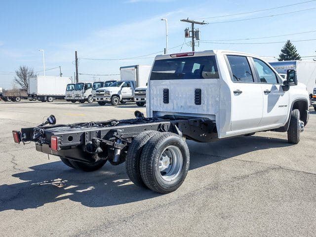 2026 Chevrolet Silverado 3500HD Work Truck image 3