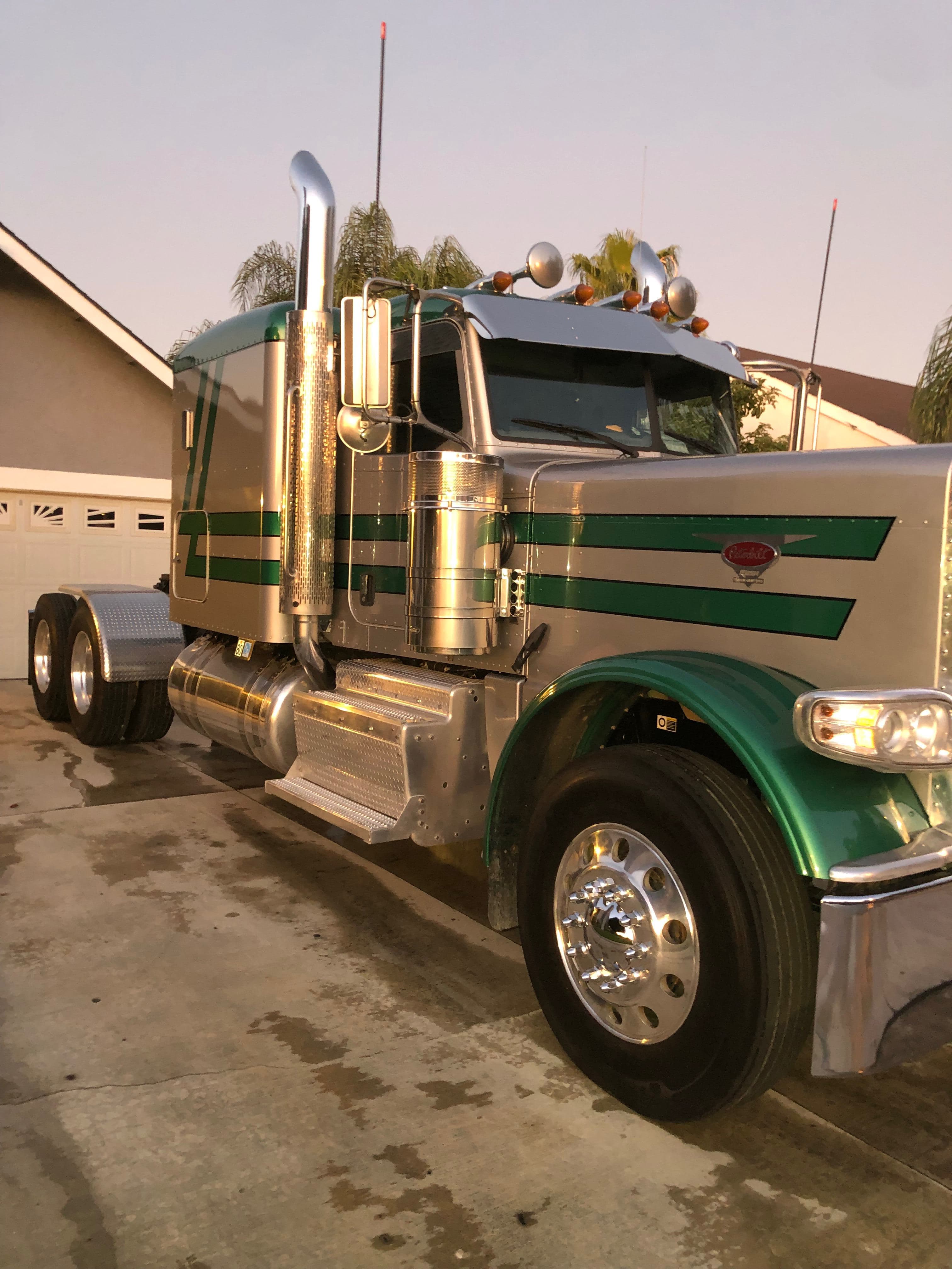 2016 Peterbilt 389 image 13
