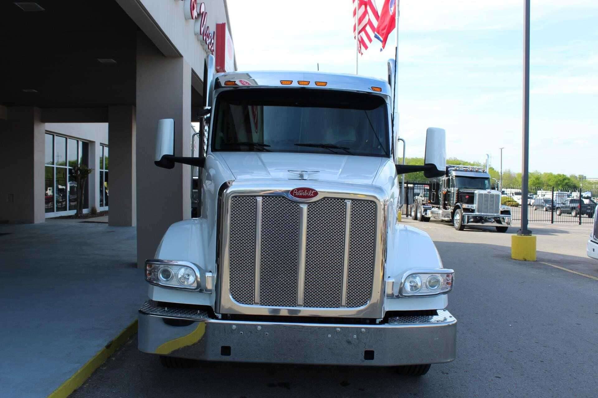 2022 Peterbilt 567 image 4