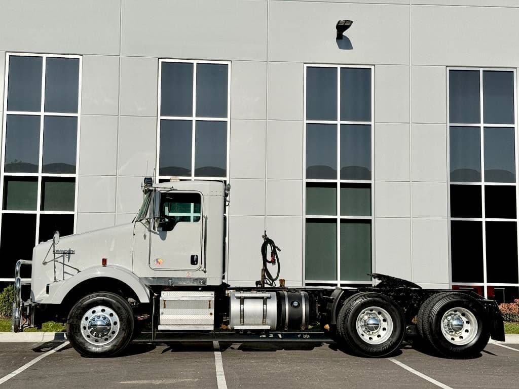 2020 Kenworth T8 Series image 4
