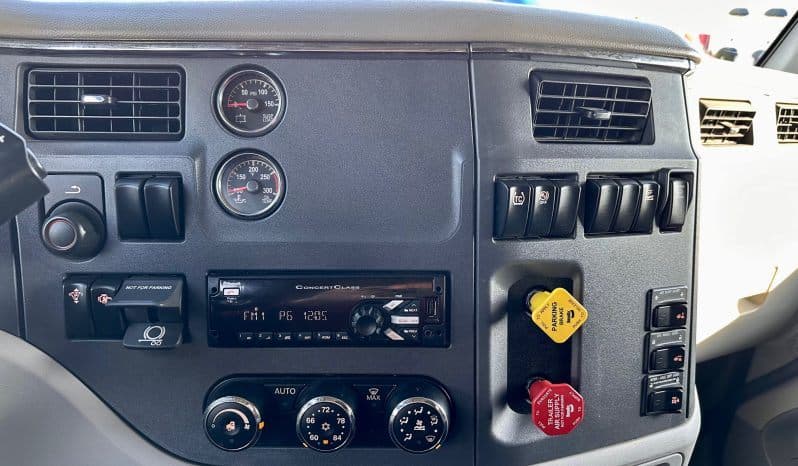 2019 Peterbilt 579 image 13