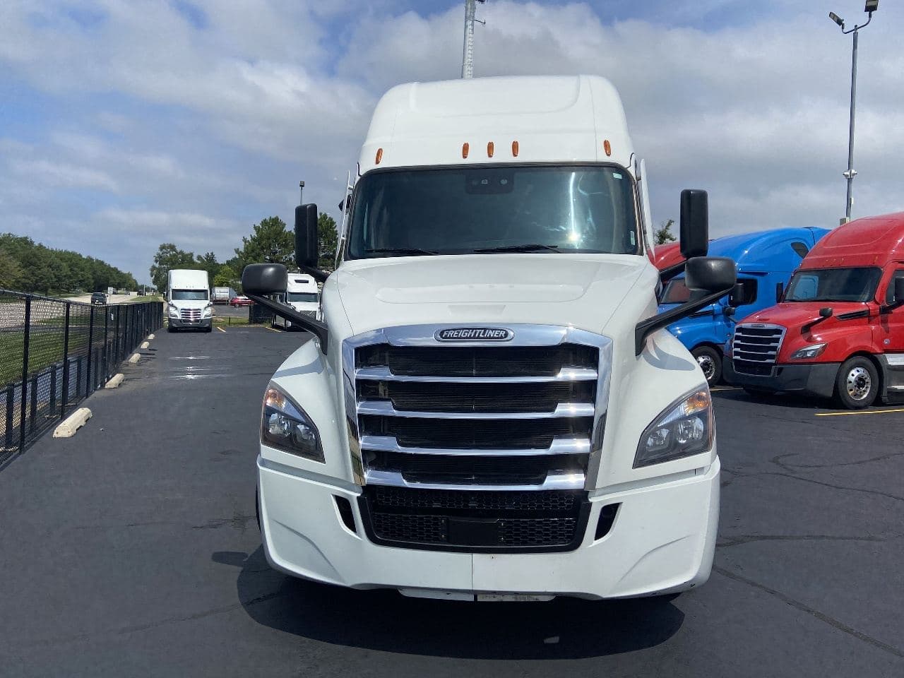 2020 Freightliner Cascadia image 2