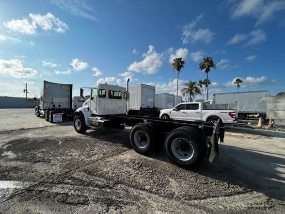 2024 Kenworth T880 image 3