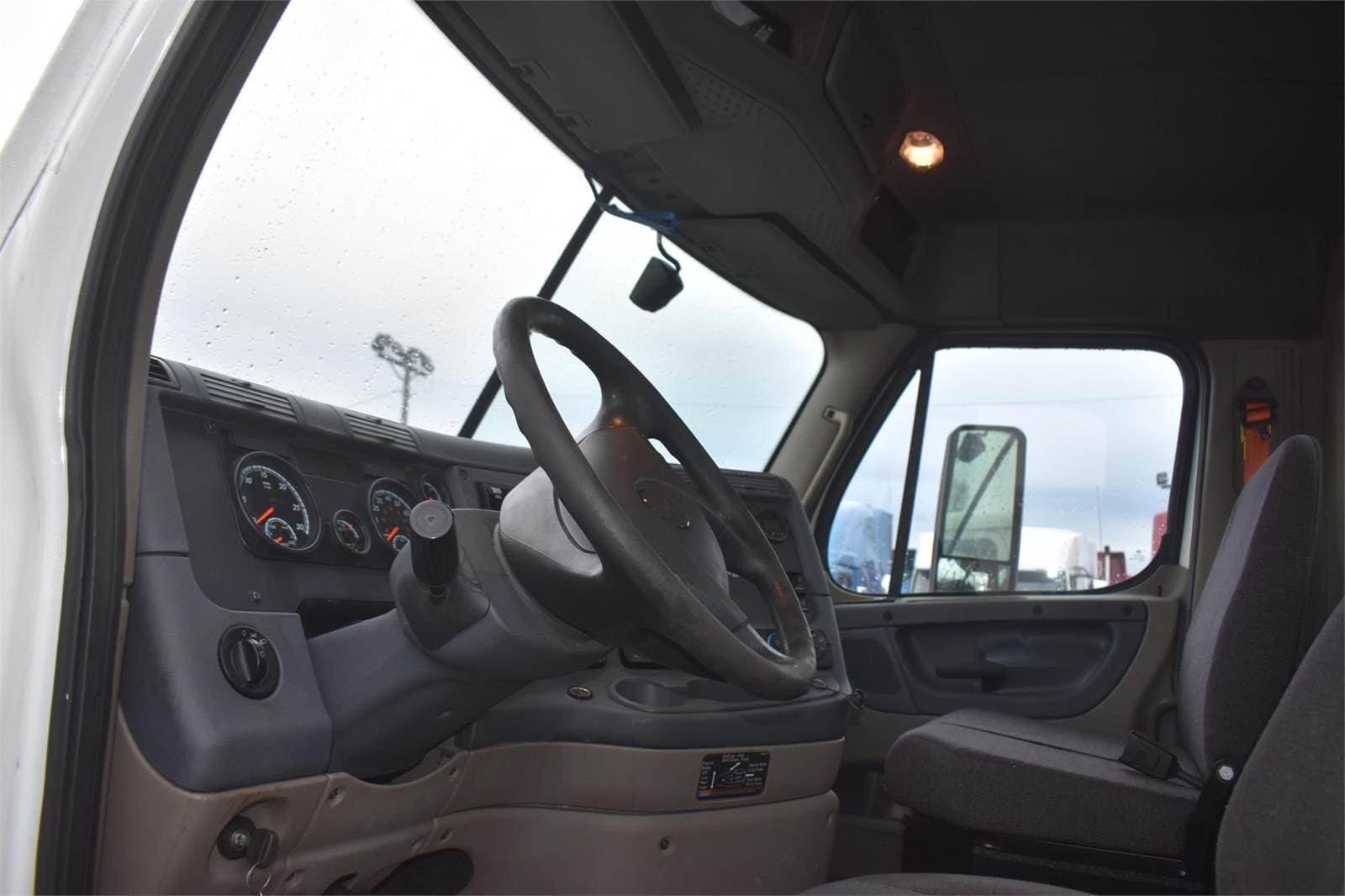 2018 Freightliner Cascadia 113 image 4
