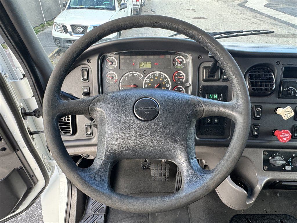 2014 Freightliner M2 106 image 66