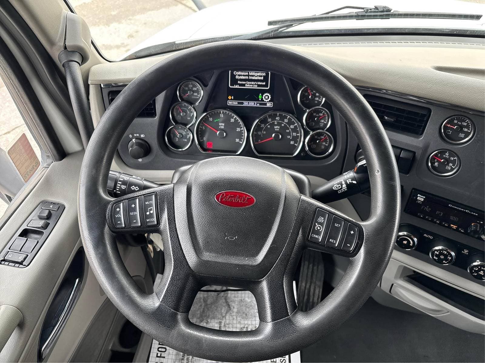 2021 Peterbilt 579 image 10