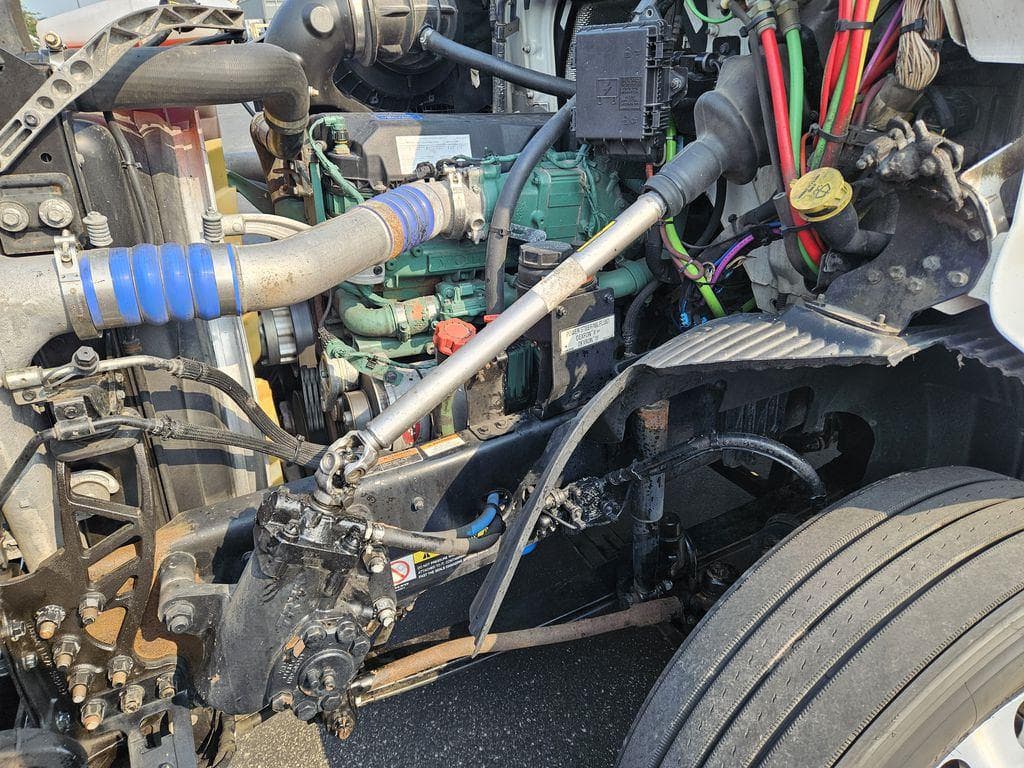 2020 Volvo VNR image 11