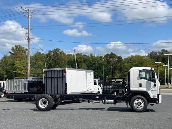 2025 Isuzu FTR image 13