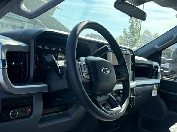 2024 Ford F550 image 12