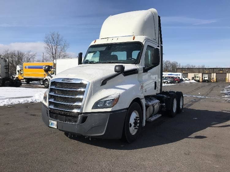 2019 Freightliner Cascadia 126 Day Cab Truck - 435HP, 12 Speed Automatic image 3