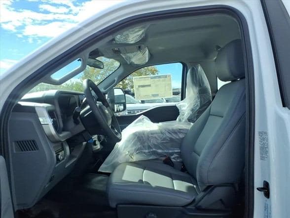 2025 Ford F550 image 13