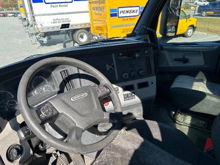 2019 Freightliner Cascadia 126 Day Cab Truck - 450HP, 12 Speed Automatic image 10