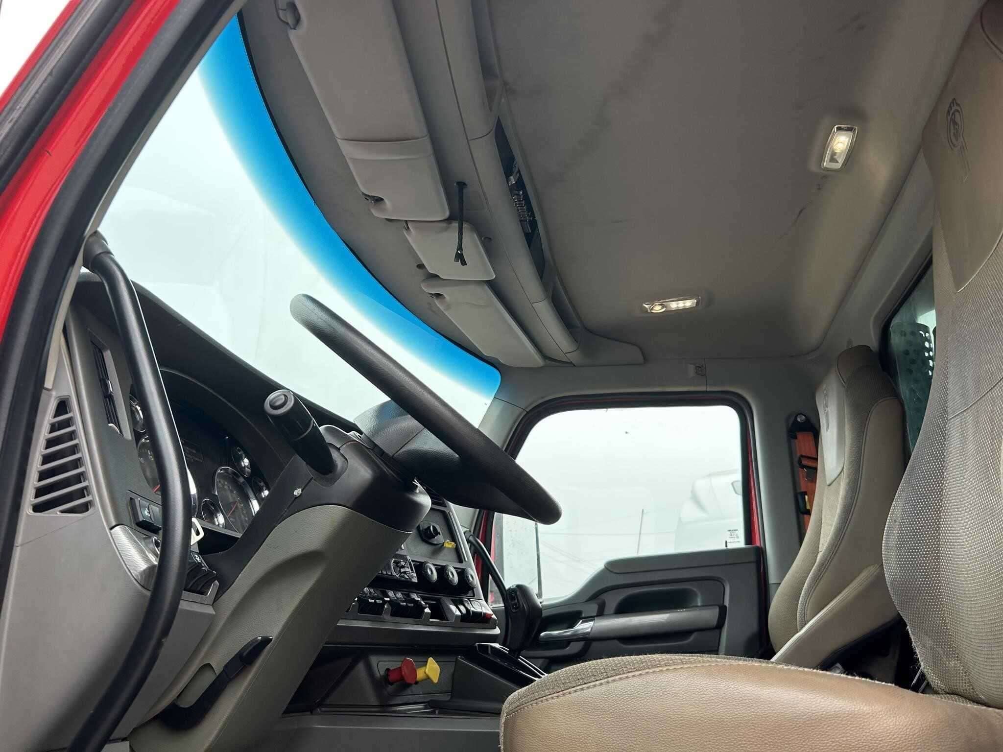 2017 Kenworth T880 image 9