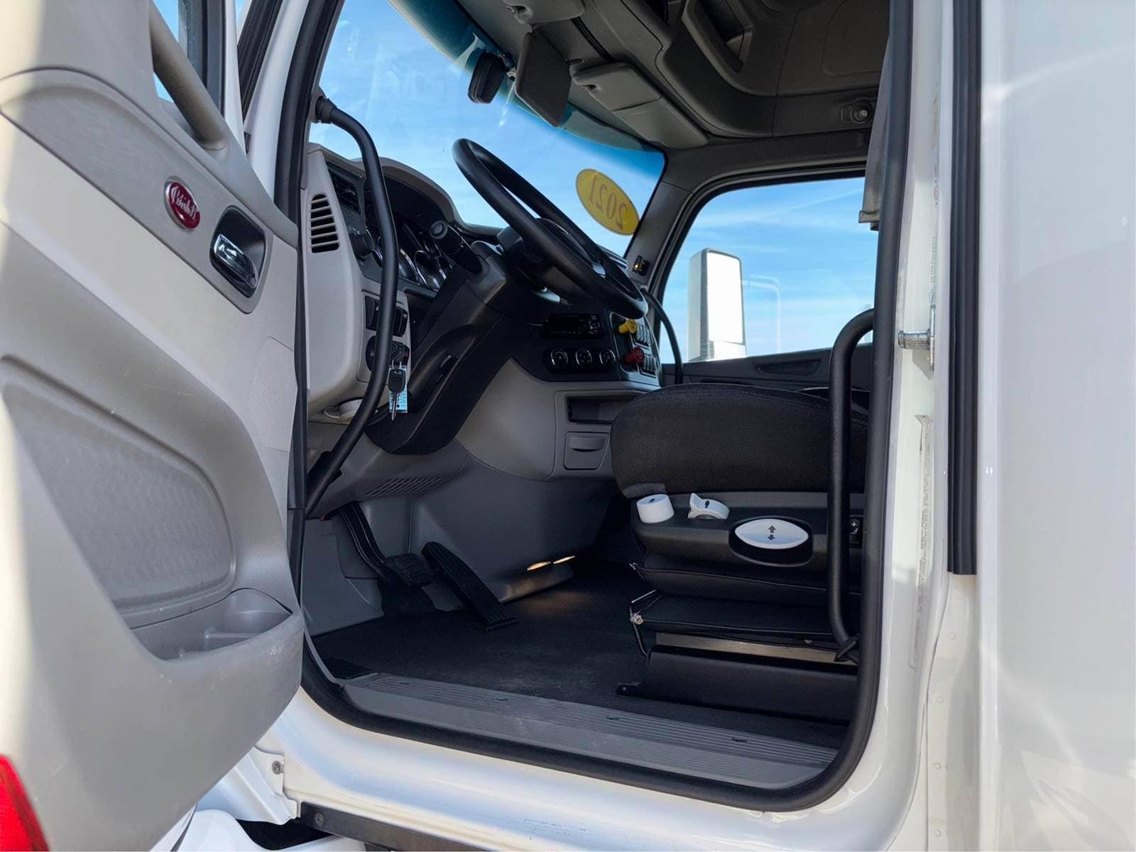 2021 Peterbilt 579 image 7