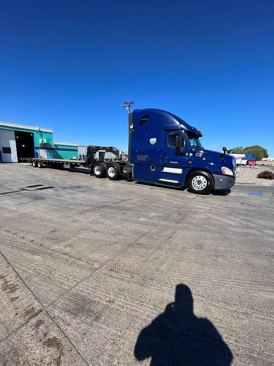 2015 Freightliner Cascadia 125 Sleeper Semi Truck image 2