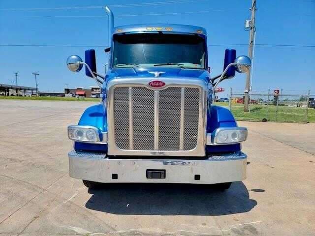 2019 Peterbilt 567 image 1
