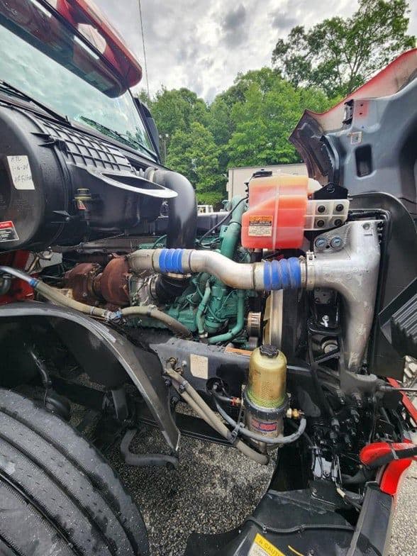 2023 Volvo VNL64T760 image 9