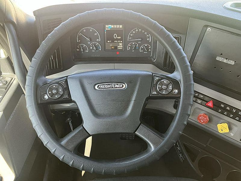 2020 Freightliner Cascadia 126 image 7
