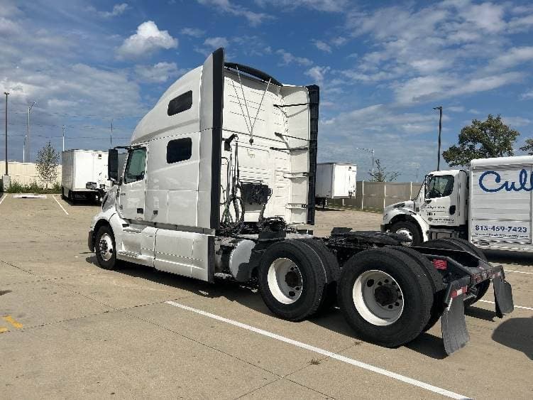 2023 Volvo VNL image 15
