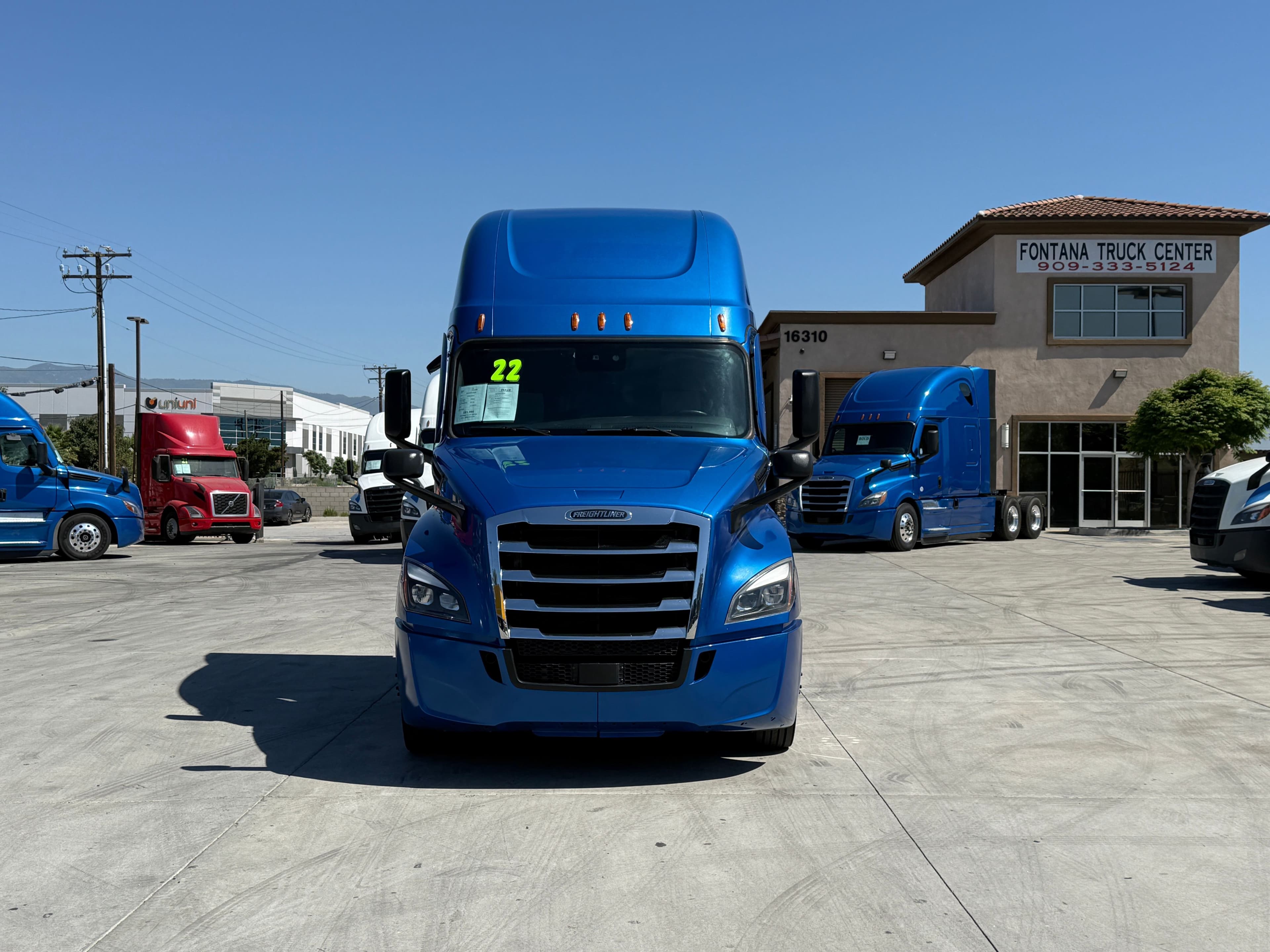 2022 Freightliner Cascadia 126 image 2