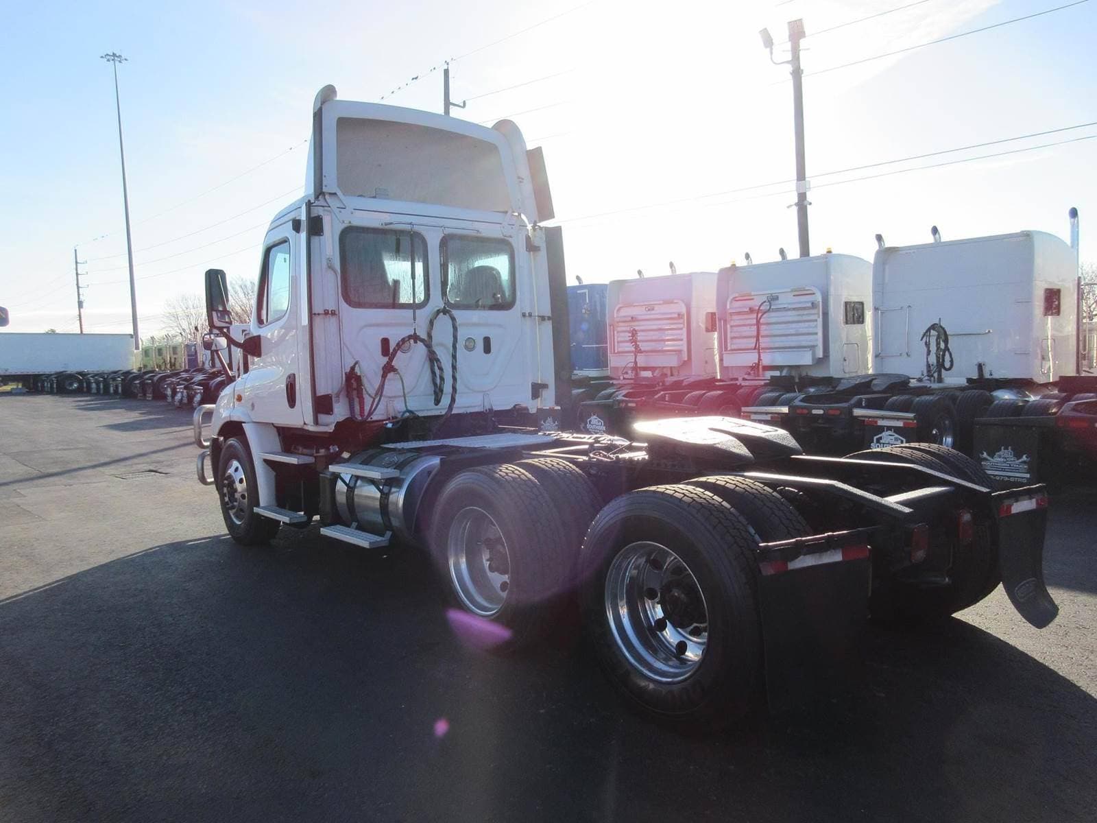 2018 Freightliner Cascadia 113 image 7
