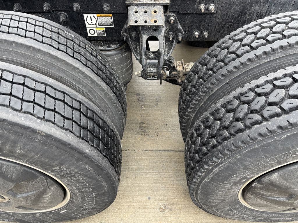 Used 2023 PETERBILT 579 image 13