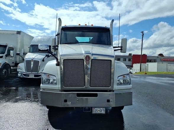 2023 Kenworth T880 image 7