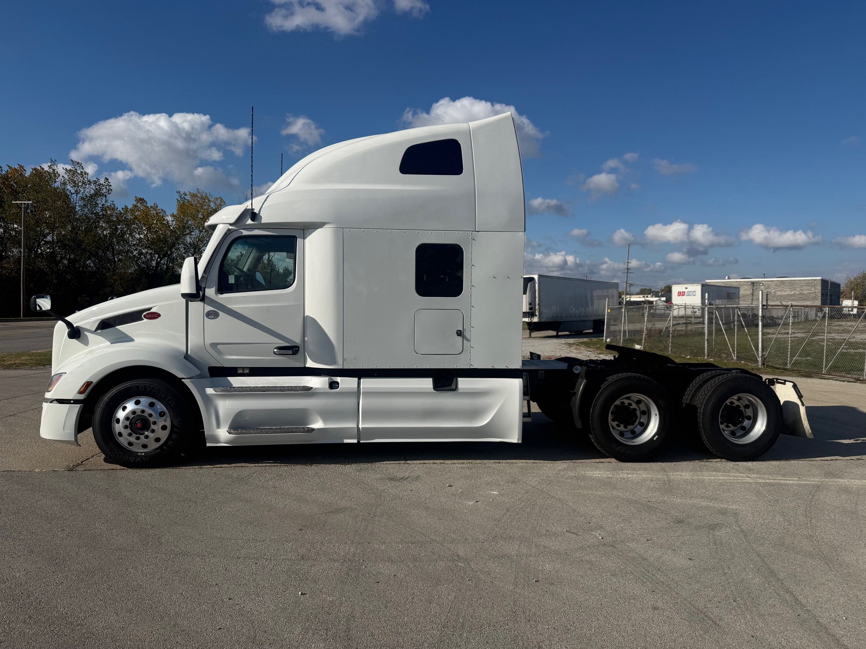 2023 Peterbilt 579 image 5