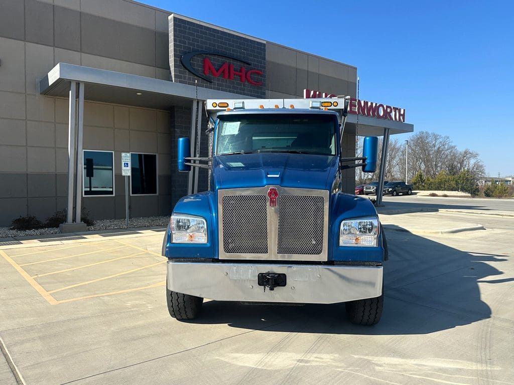 Used 2022 KENWORTH T880S image 2