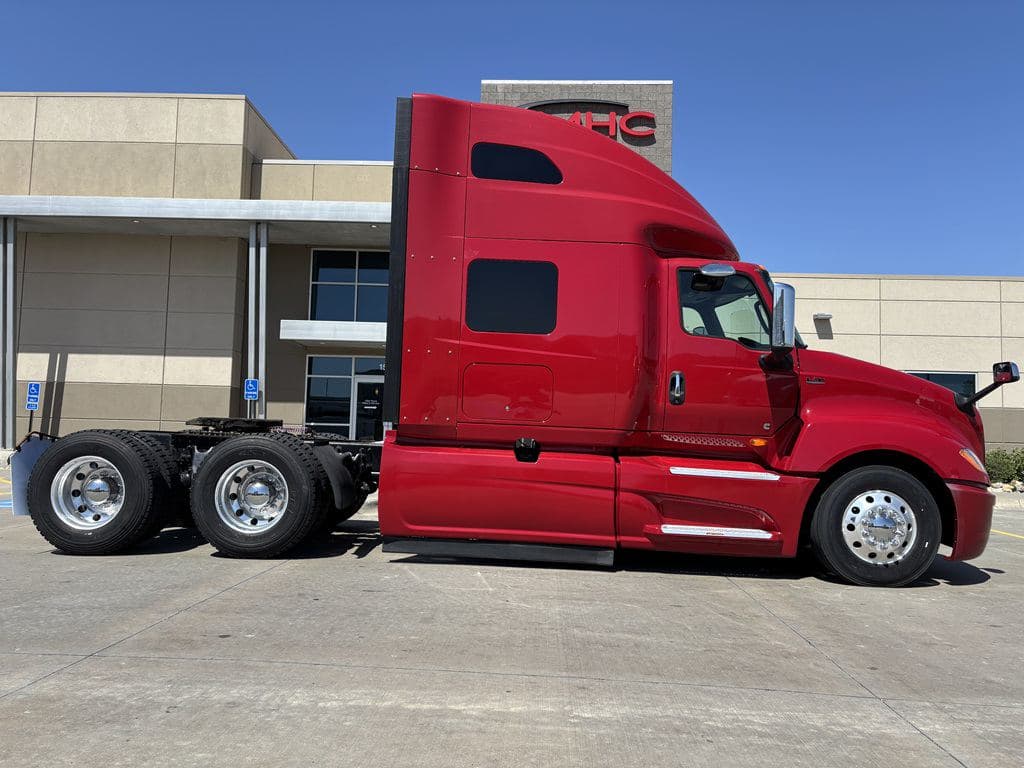 Used 2021 INTERNATIONAL LT625 image 8