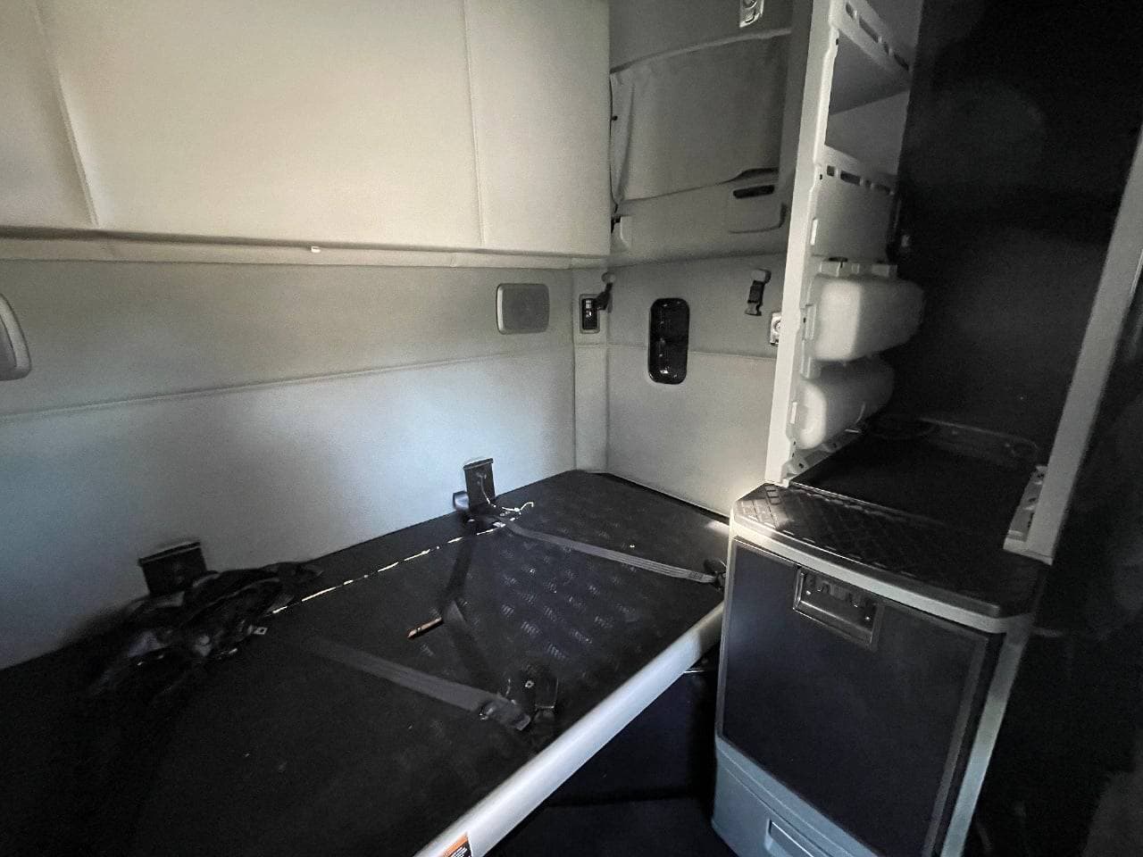 2021 Kenworth T680 image 25