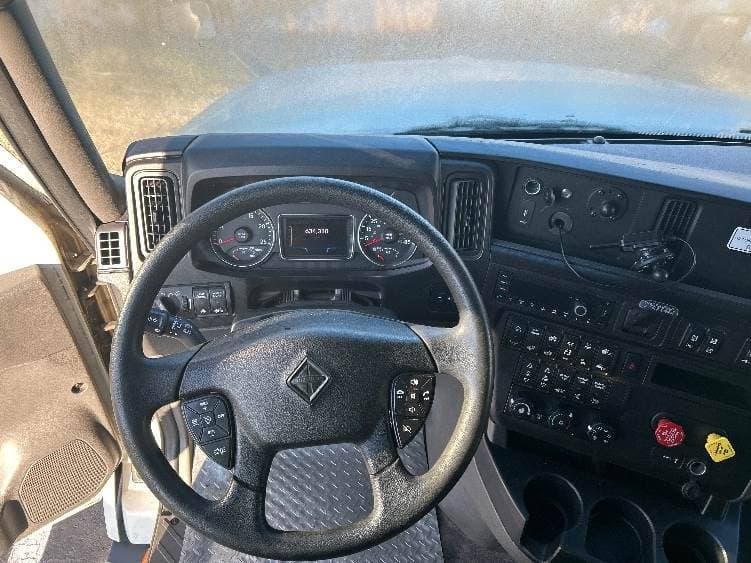 2023 International LT62F image 6